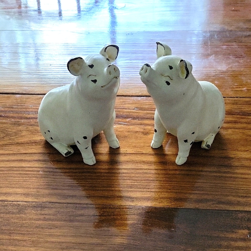 Charming White Pig Figurines
